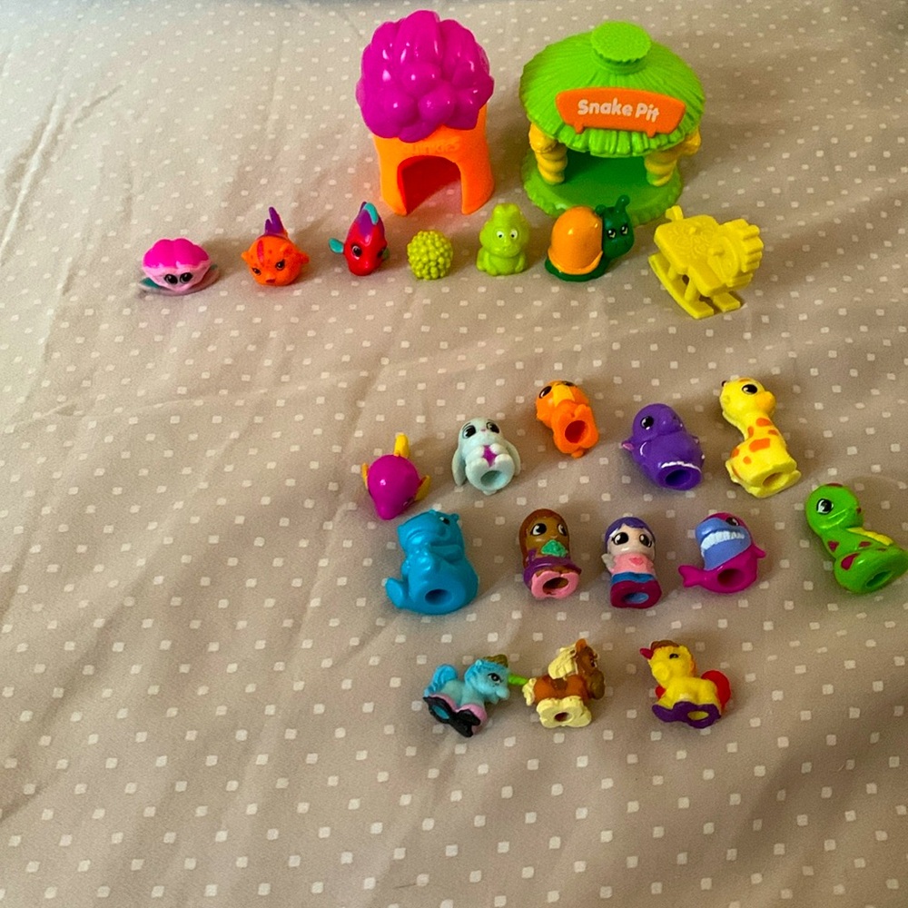 Squinkies and Squinkies Do Drops lot with random accessories. + some other toys!
